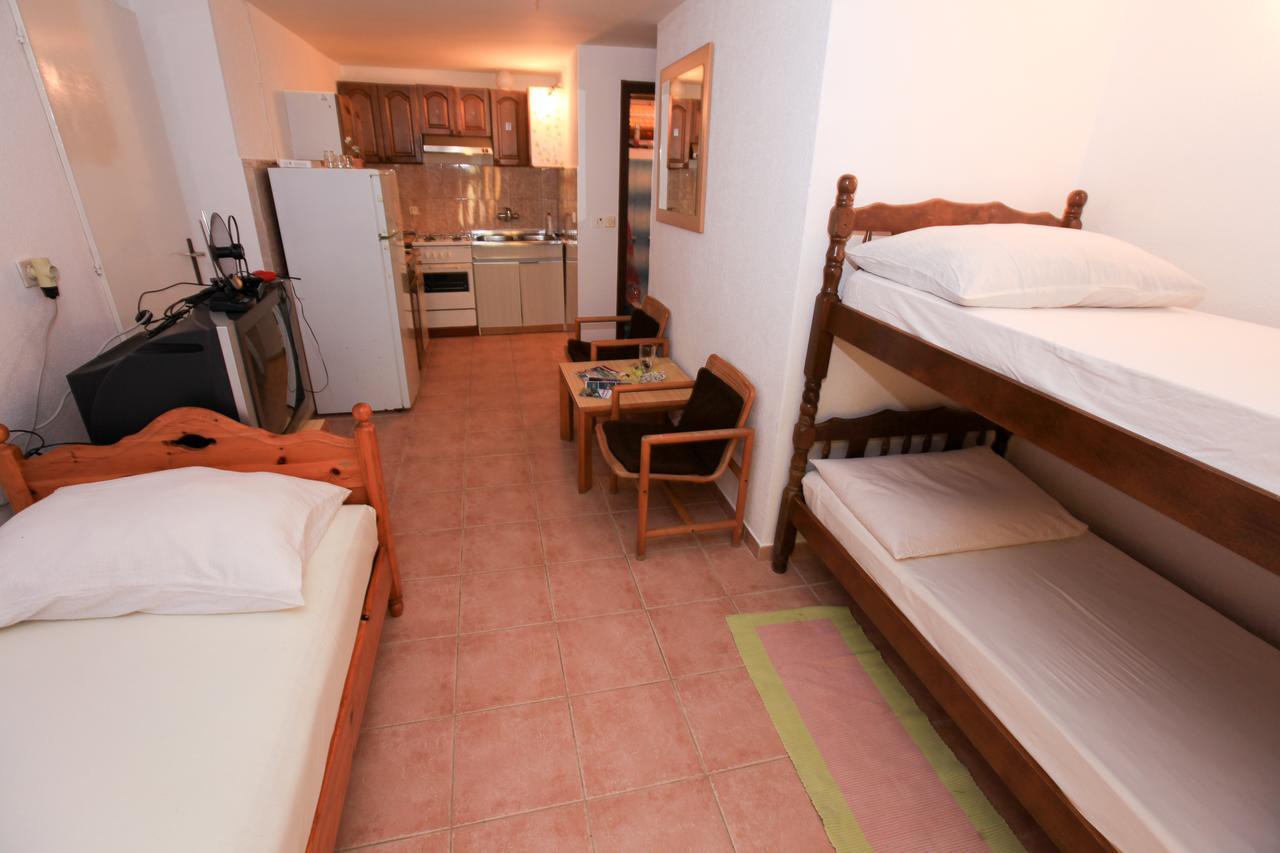 Robinson Dora Apartment Putniković Exterior foto