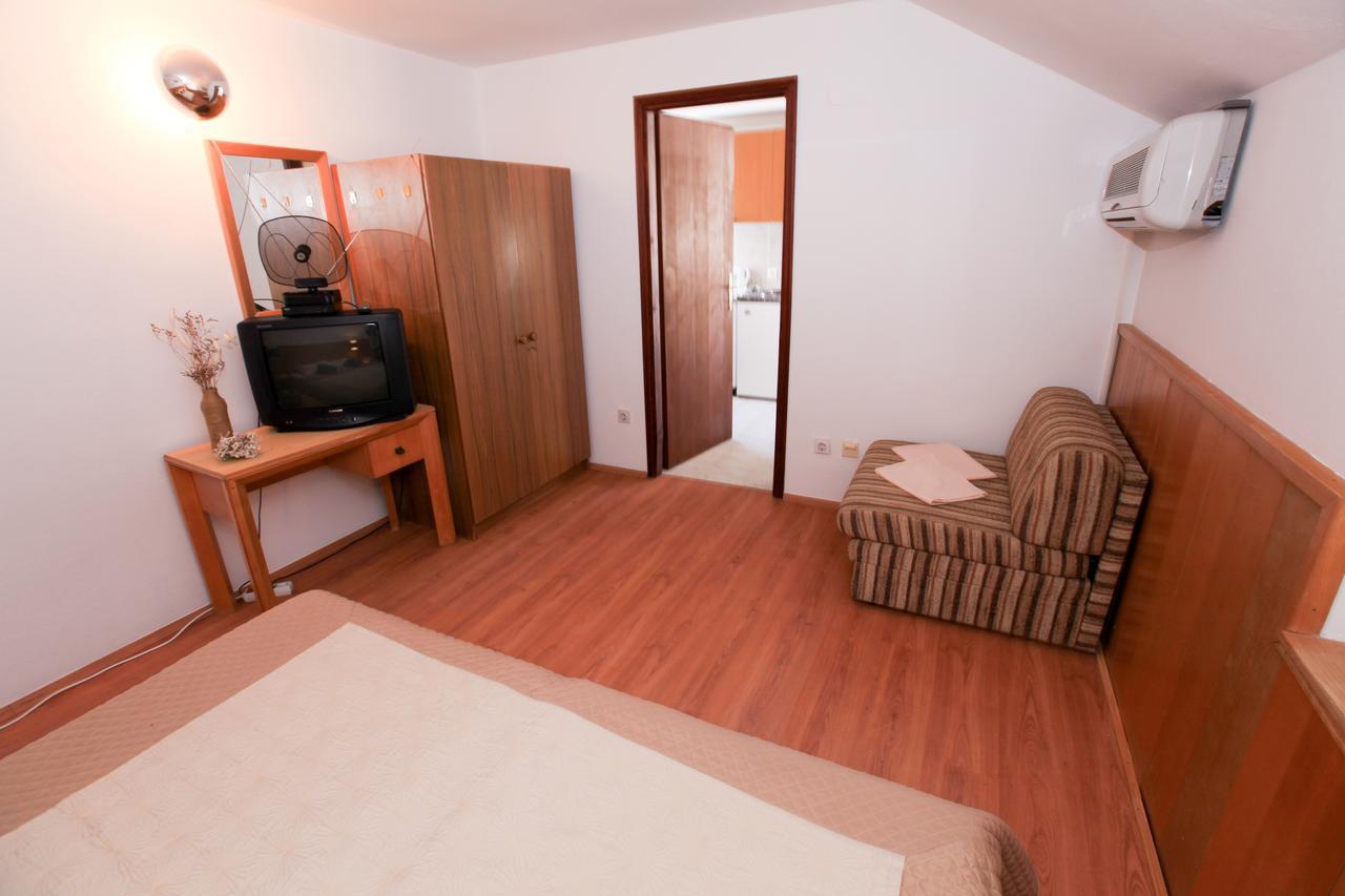 Robinson Dora Apartment Putniković Exterior foto